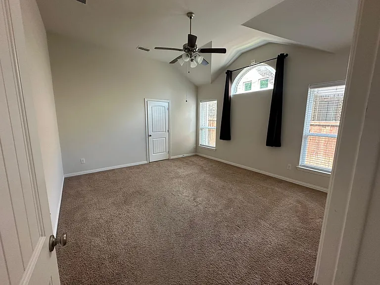5660 Domer Dr — Photo 25