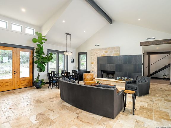 3rd image of 309 White Oak Trail