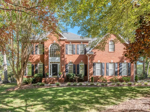 136 Lockerbie Ln, Mooresville, NC 28115