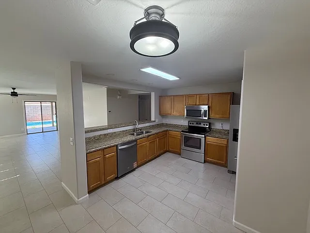 45008 W Miramar Rd — Photo 13