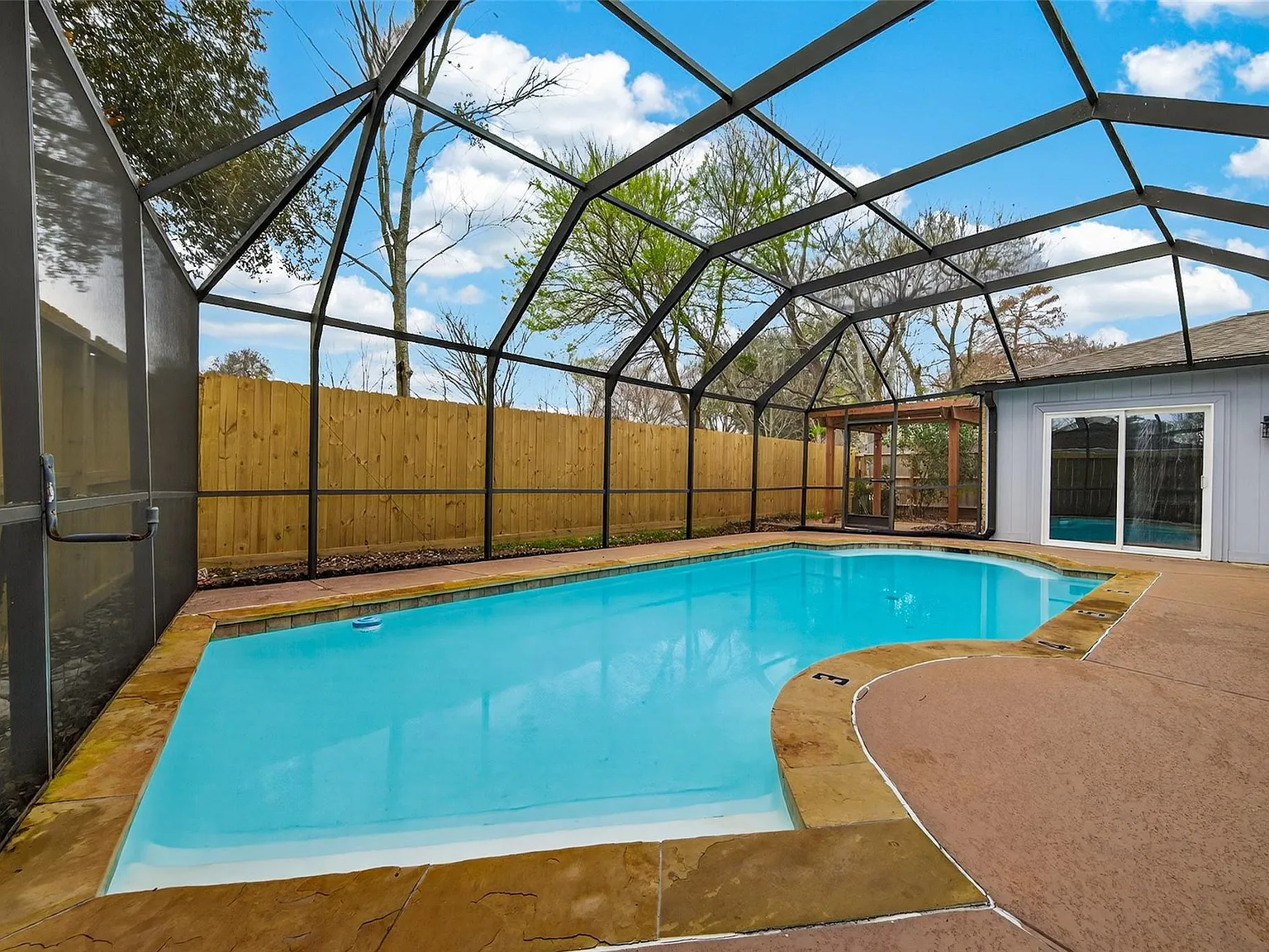 3 bed, 2.0 bath, 1715 sqft, $2,500 — Photo 2
