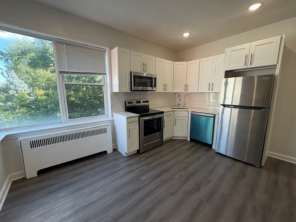 824 Avenue C #3B
