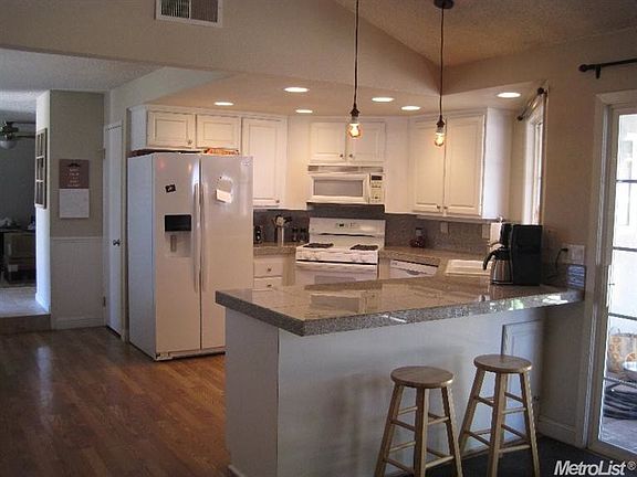 2nd image of 8328 Garry Oak Dr