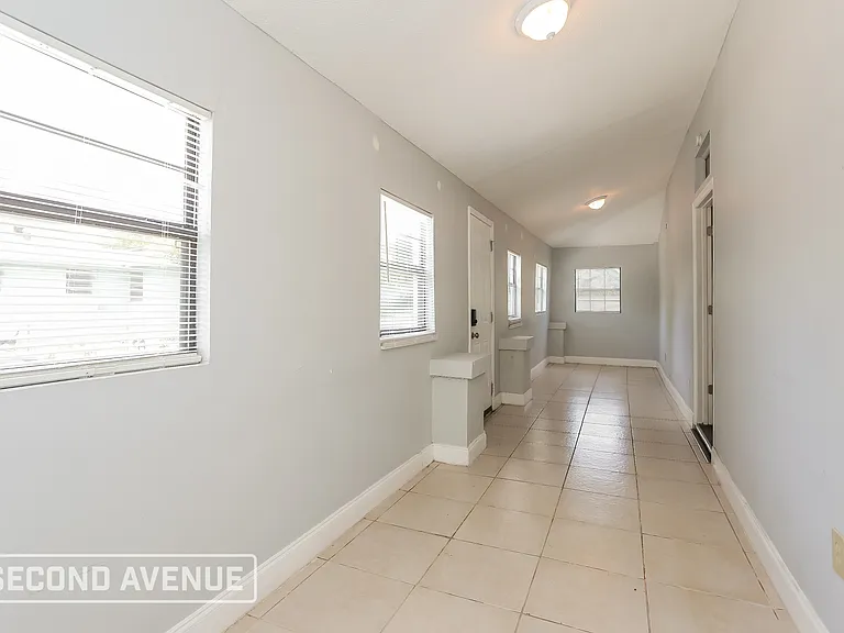 1619 Whitner St — Photo 8