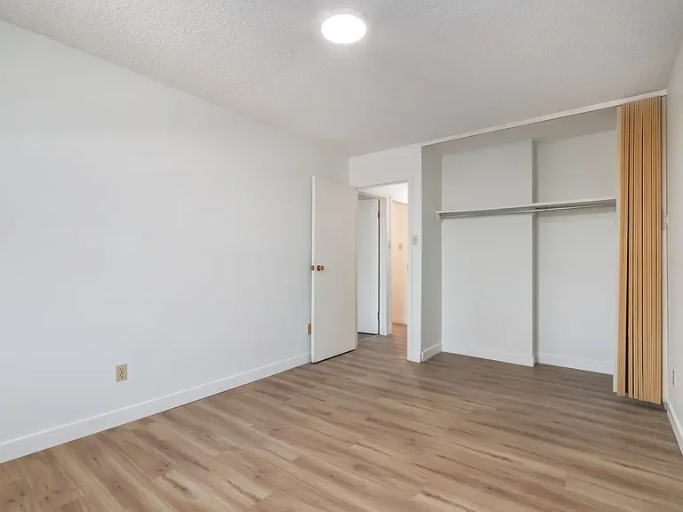 115 25th Ave SW #403 — Photo 37
