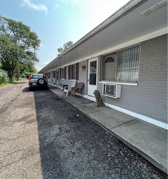 1st image of 208 N Prospect Rd APT 2