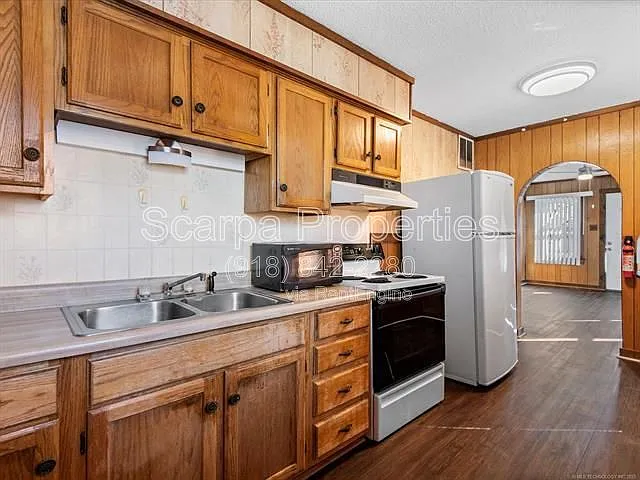 113 SE Delaware Ave — Photo 6