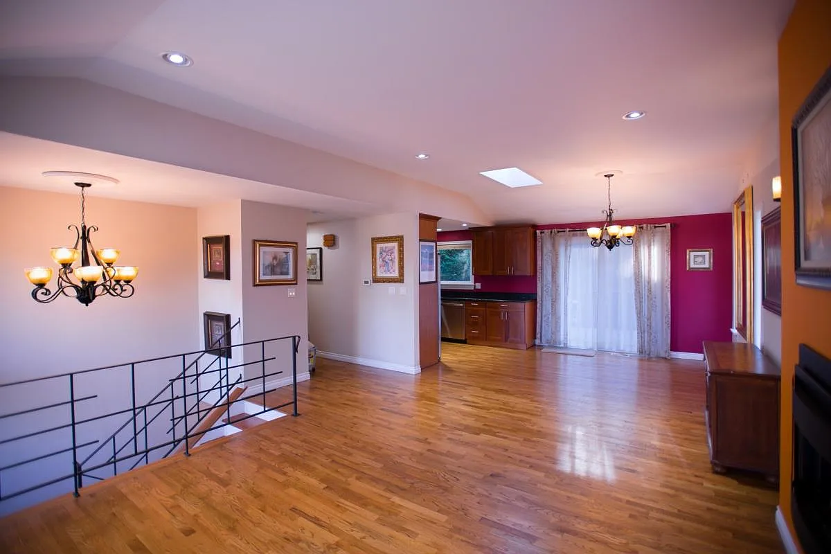 4 bed, 2.5 bath, 2410 sqft, $5,100 — Photo 2