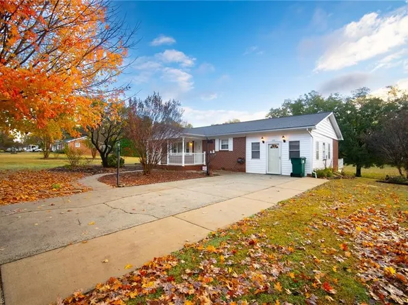 445 Garland Dr, Lexington, NC 27295