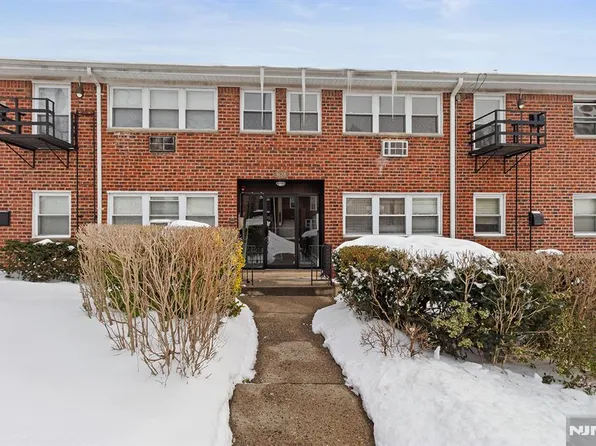 1628 Valley St APT 2A, Fort Lee, NJ 07024