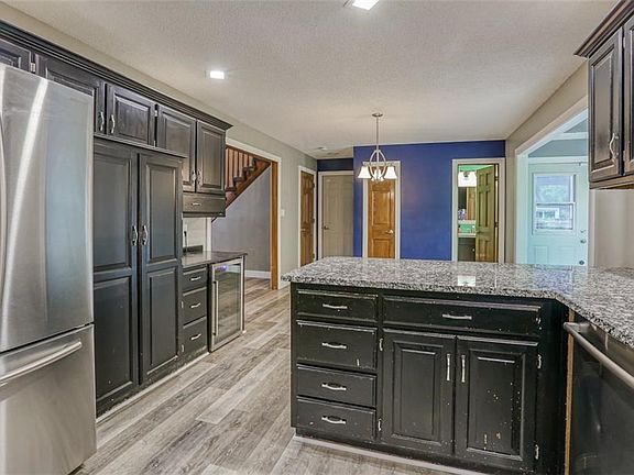 4th image of 3241 S Gateway Dr
