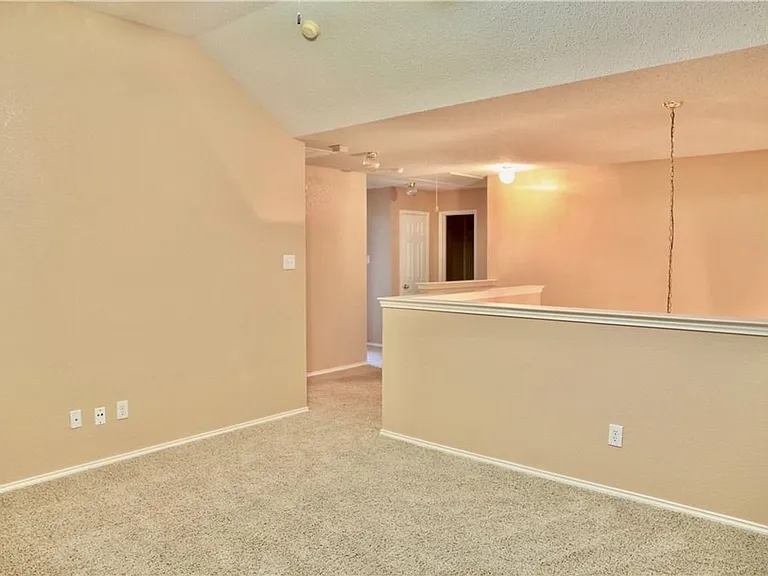 1427 Autumnmist Dr — Photo 10