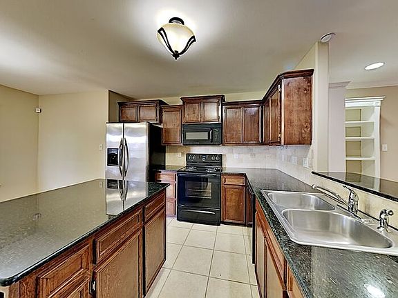 5th image of 3313 Shallow Creek Dr
