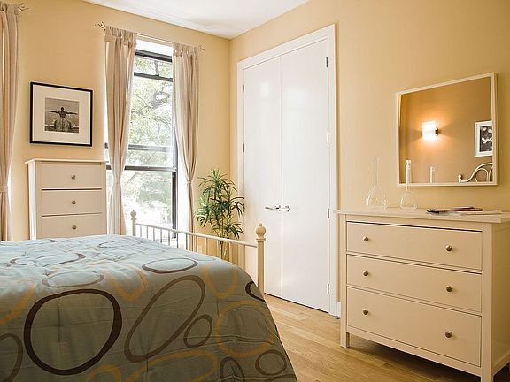 2nd image of 509 Chauncey St APT 2L