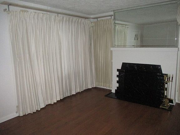 3rd image of 4039 Shenandoah Dr