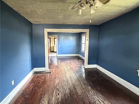4th image of 414 Miller Avenue