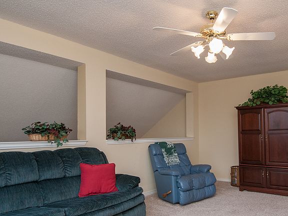 4th image of 9803 Sunrise Ct