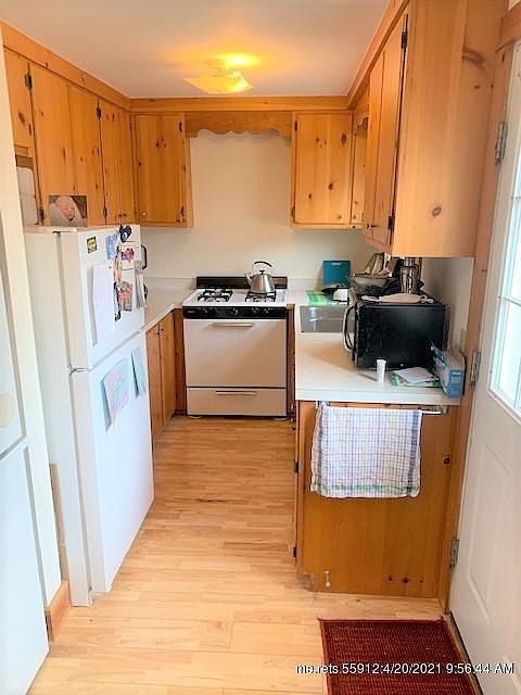 2nd image of 1437 Pleasant St #2
