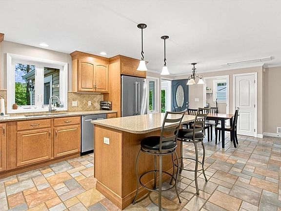 3rd image of 113 Pincushion Rd