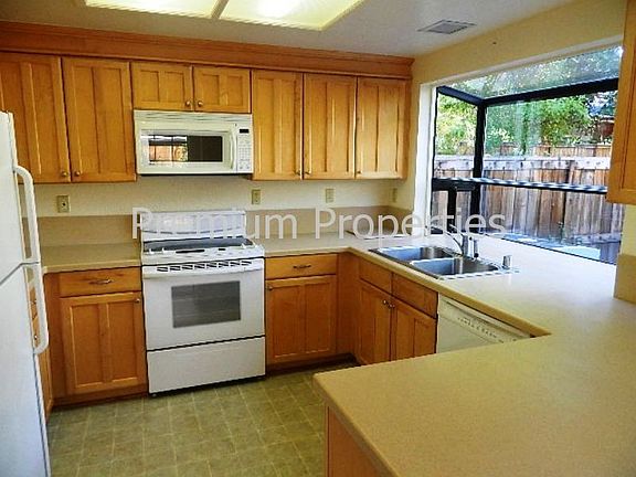 3rd image of 6 Dolores Ct