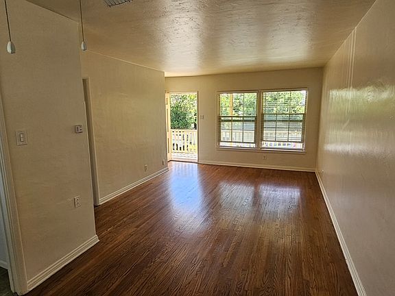 5th image of 205 Lindero Ave #209