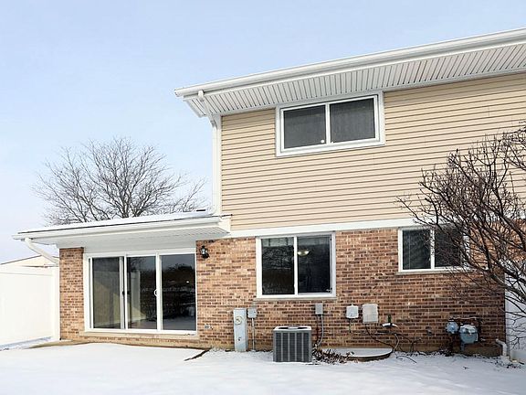 5th image of 101 E Beech Dr
