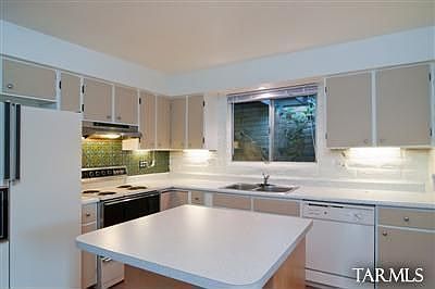2nd image of 2539 W Calle Paraiso