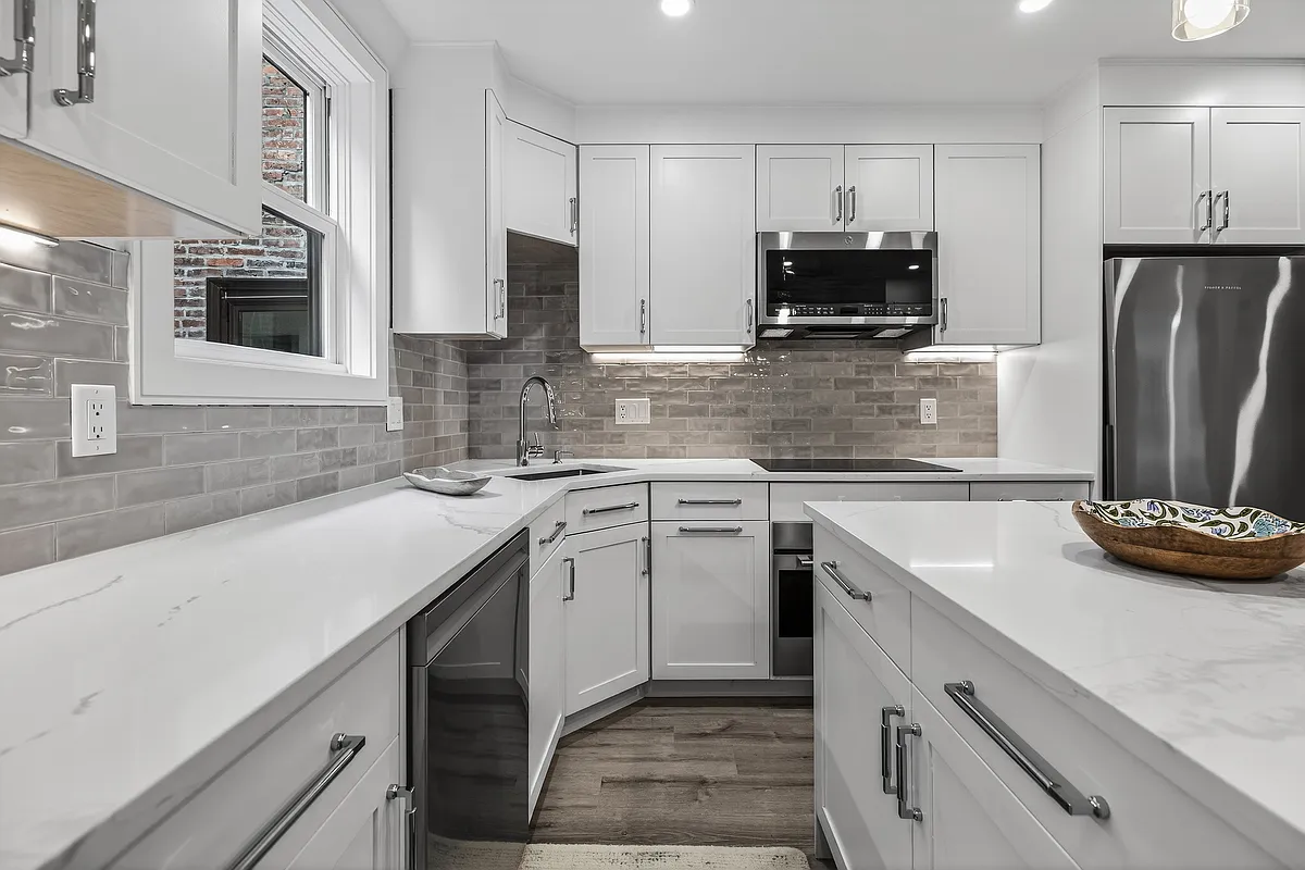 Building Photo - 149 Charles St #3