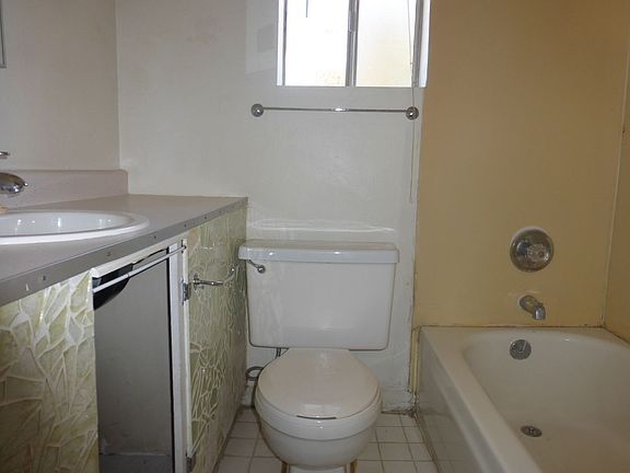5th image of 407 W Howe St