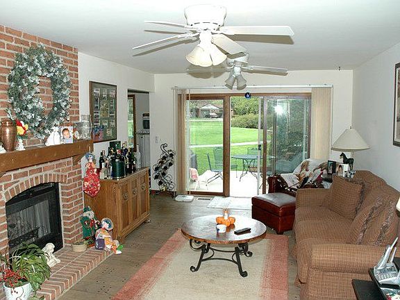 5th image of 450 Williamsburg Ln