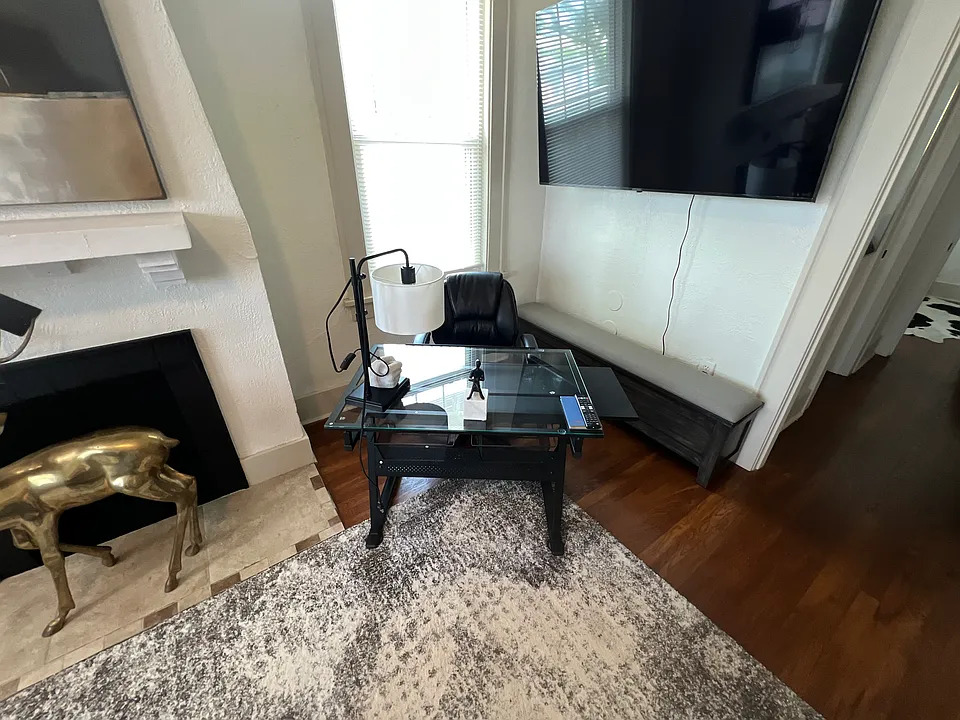 1011 W 6th St #5