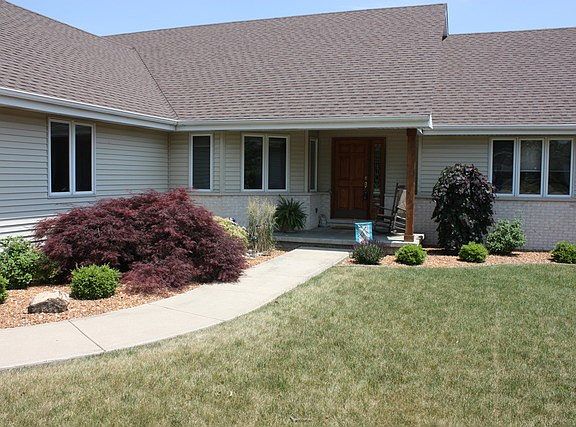 2nd image of 1610 Viking Dr