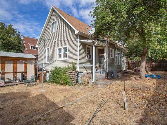 3rd image of 723 W Spofford Ave