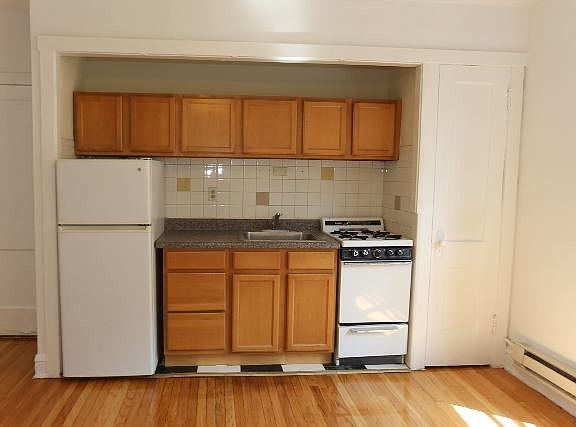 3rd image of 429.5 W Belden Ave #D403b