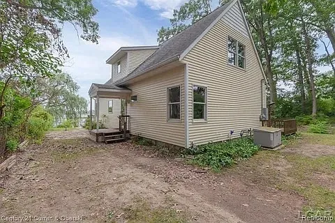 3 bed, 2744 sqft, $2,000 — Photo 2