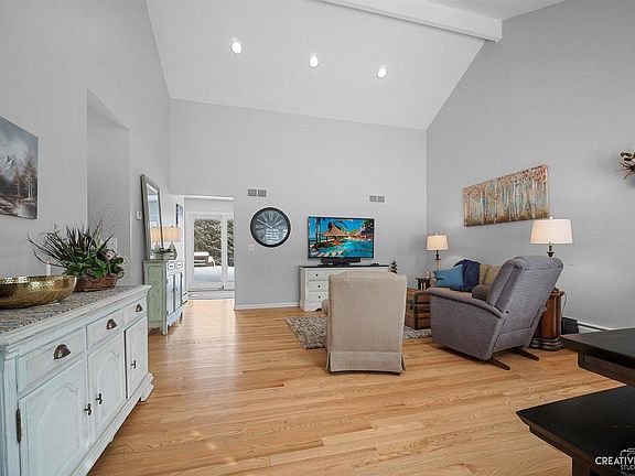 3rd image of 42W622 Meadowsweet Dr