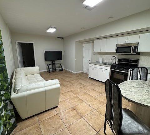 4th image of 353 Ashland Ave #1A
