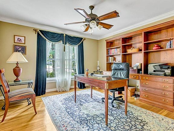 3rd image of 10296 Berkeley Manor Dr