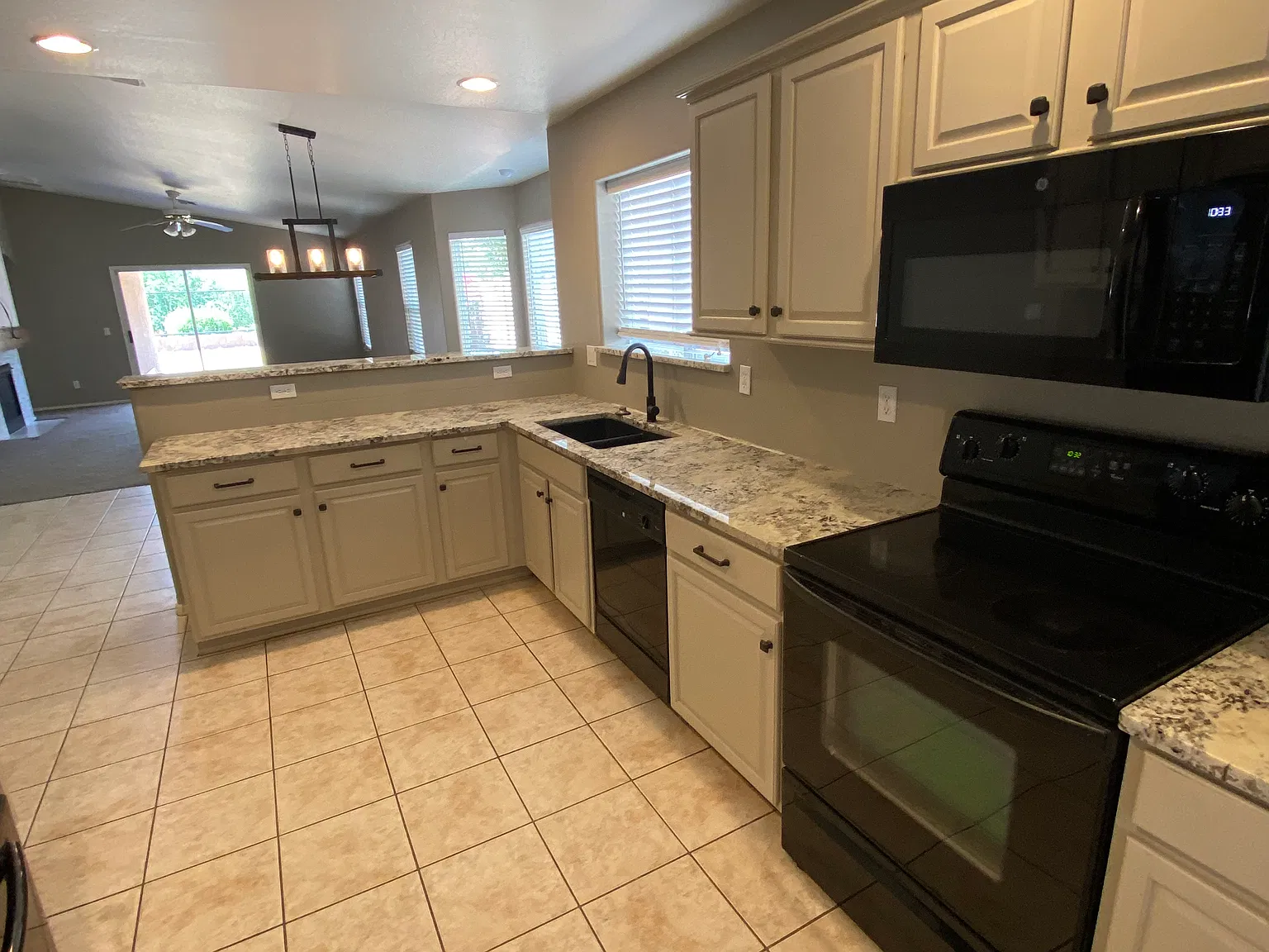 4 bed, 1740 sqft, $2,200 — Photo 2