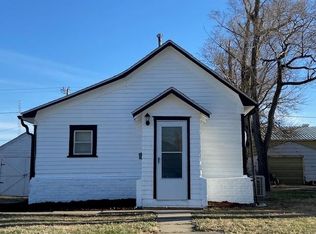 634 E 1st St, Russell, KS 67665