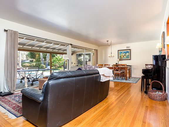 4th image of 3836 Point Loma Ave