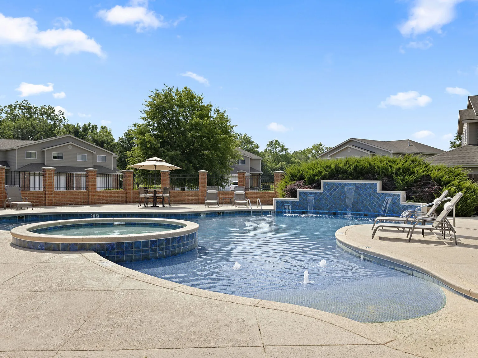 Pebblebrook Apartments — Photo 1