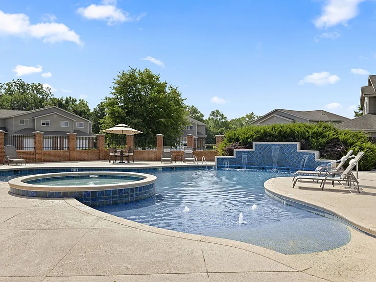 Pebblebrook Apartments — Photo 1
