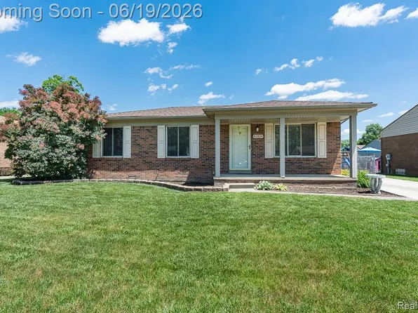 41824 Clayton St, Clinton Township, MI 48038