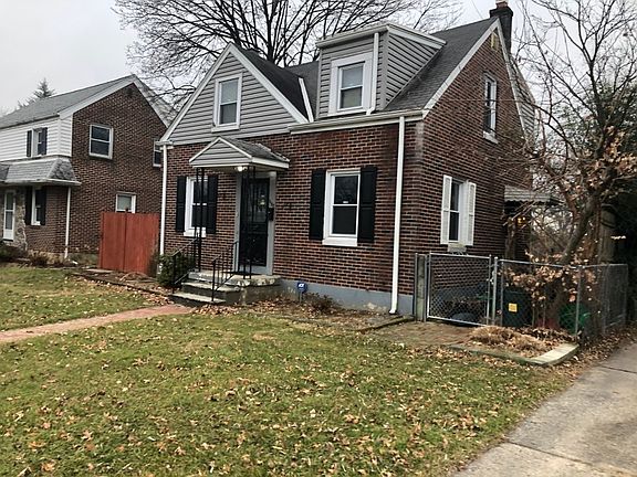 2nd image of 1122 N Van Buren St