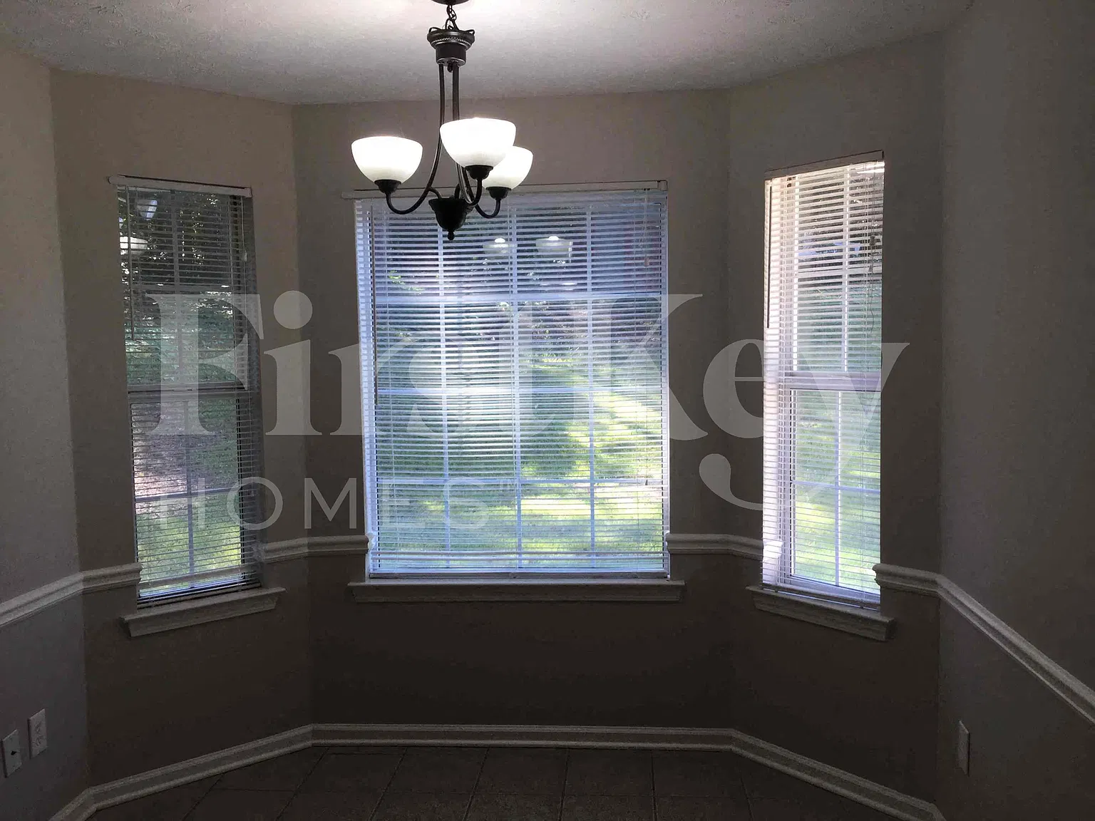 3 bed, 2.0 bath, 1204 sqft, $1,800 — Photo 2