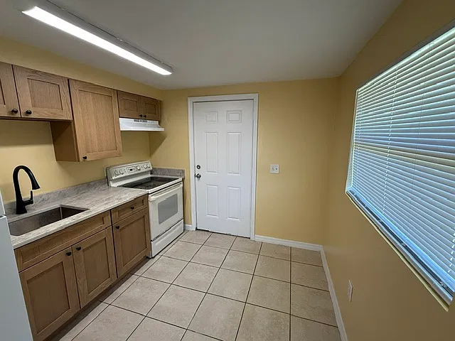 2 bed, 650 sqft, $1,650 — Photo 2