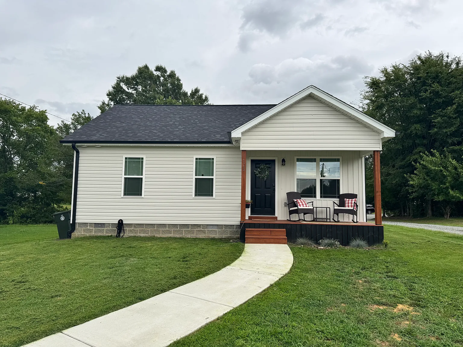 3 bed, 952 sqft, $1,500 — Photo 1
