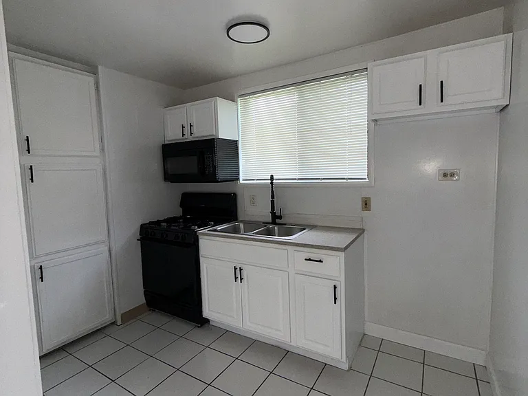 3038 W Tennyson Ave — Photo 5