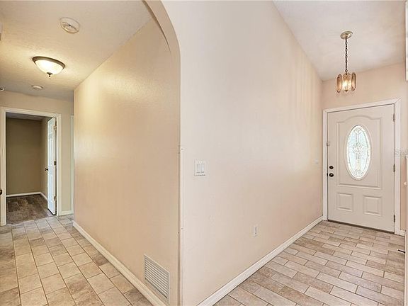 5th image of 6023 Sunnybrook Blvd